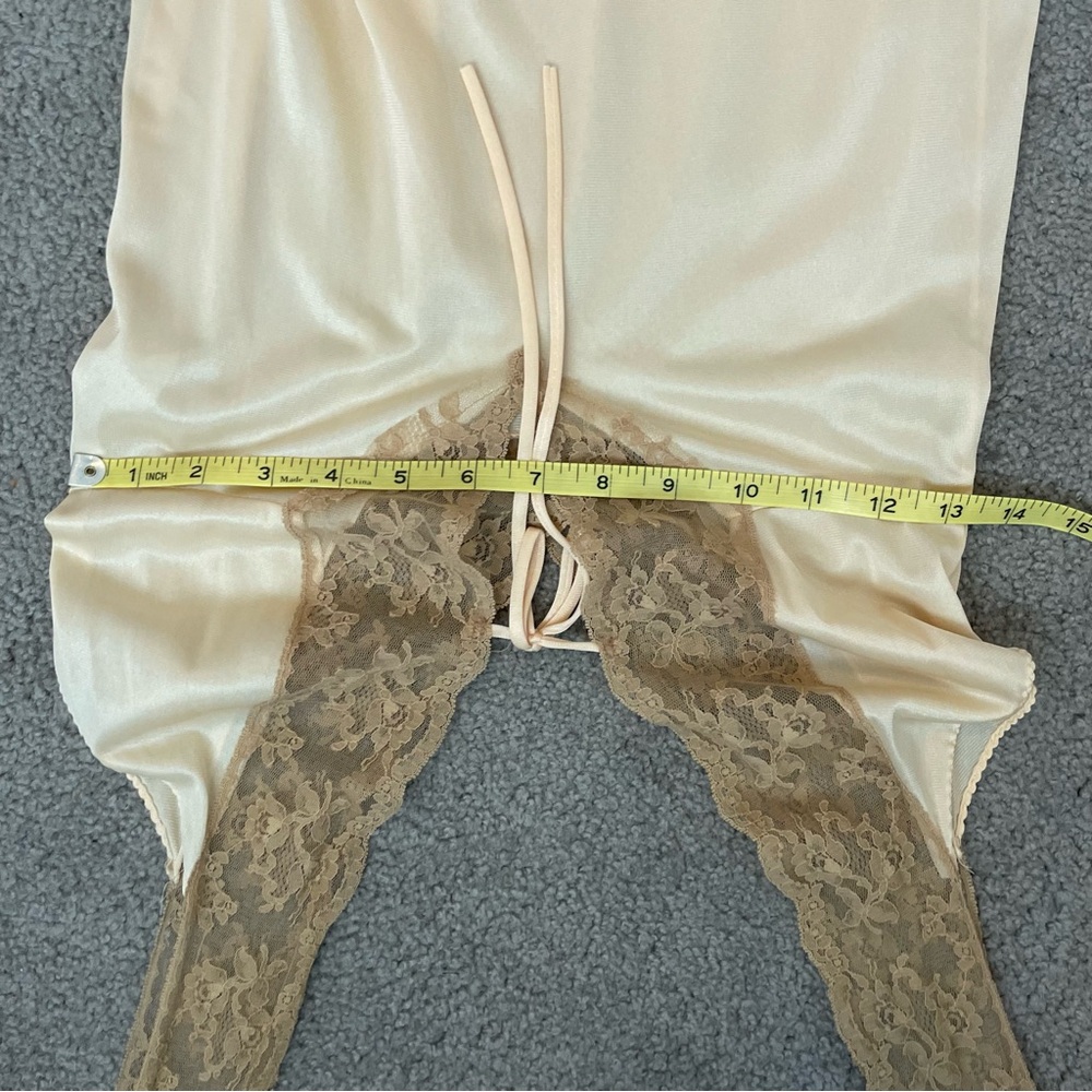 Vintage 1970s Lace-Trim Long Chemise Nightgown in Champagne - Picture 11 of 12